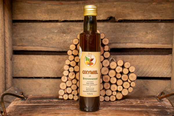 Oxymel mit Brennnessel und div. Kräutern